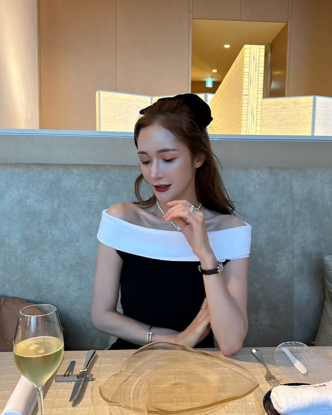 [Same-day shipping] Off-the-shoulder bicolor knit