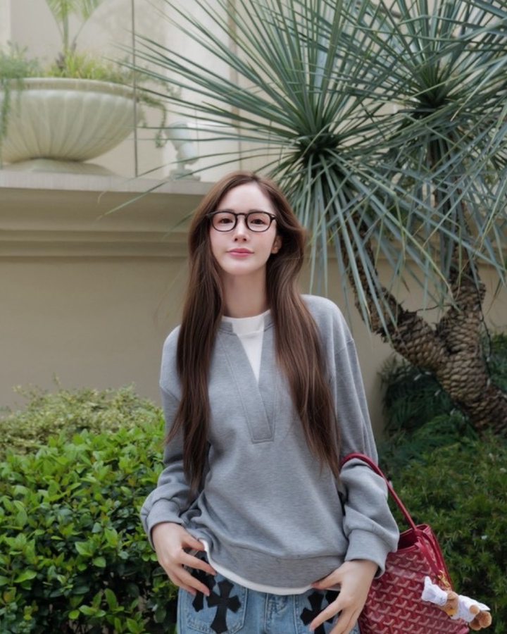 フレンチVスリットスウェット