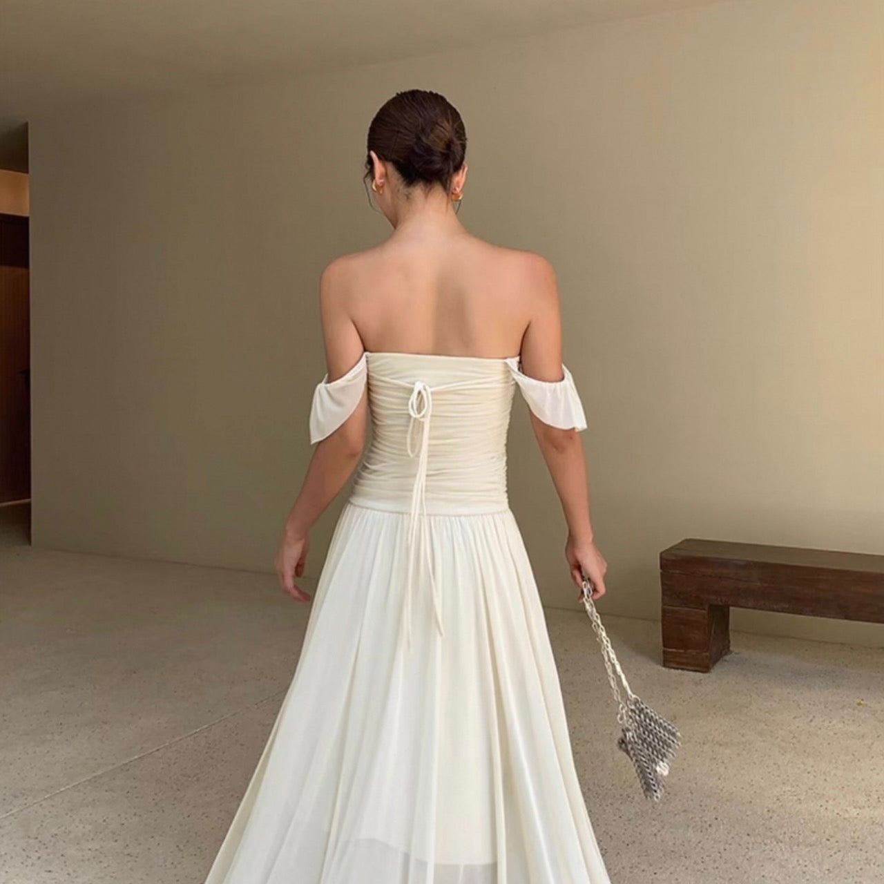 ショルダースルードレスワンピース – TORUGATO