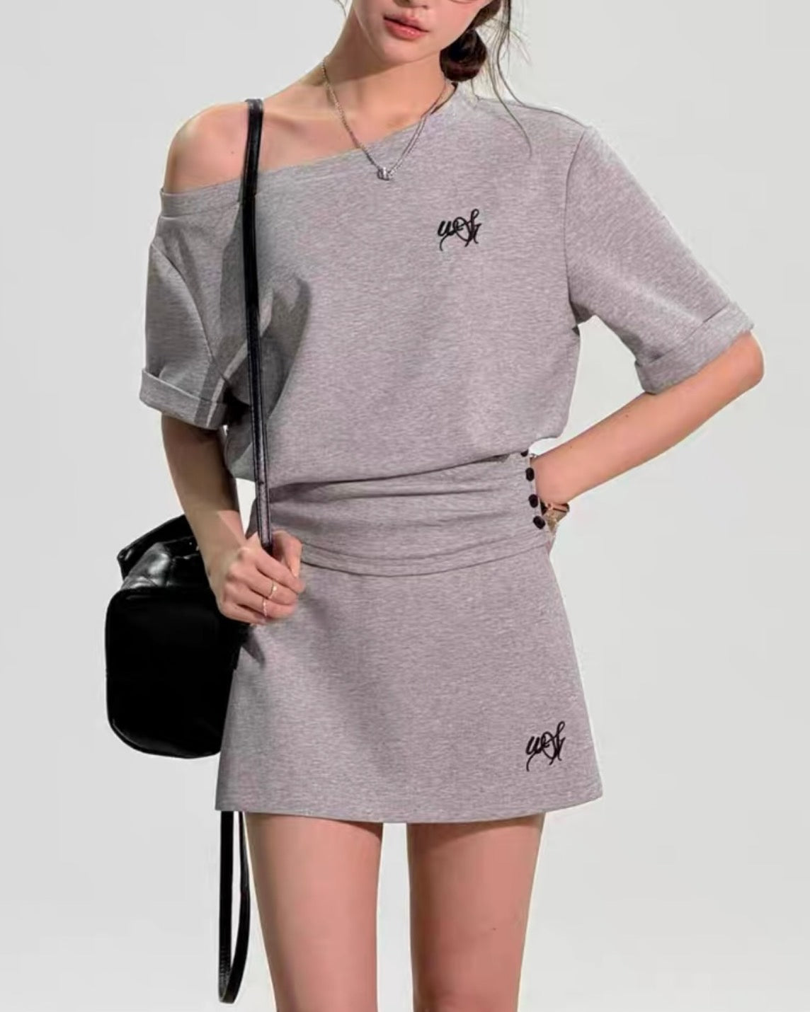 即日発送】オフショルダースウェットセットアップ – TORUGATO