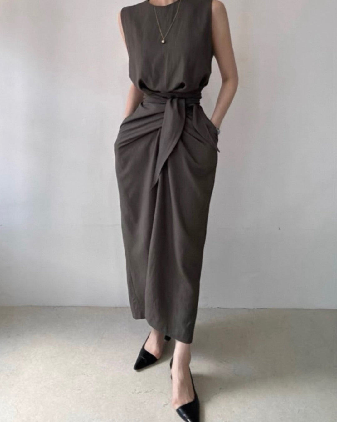 ウエストリボンノースリーブワンピース