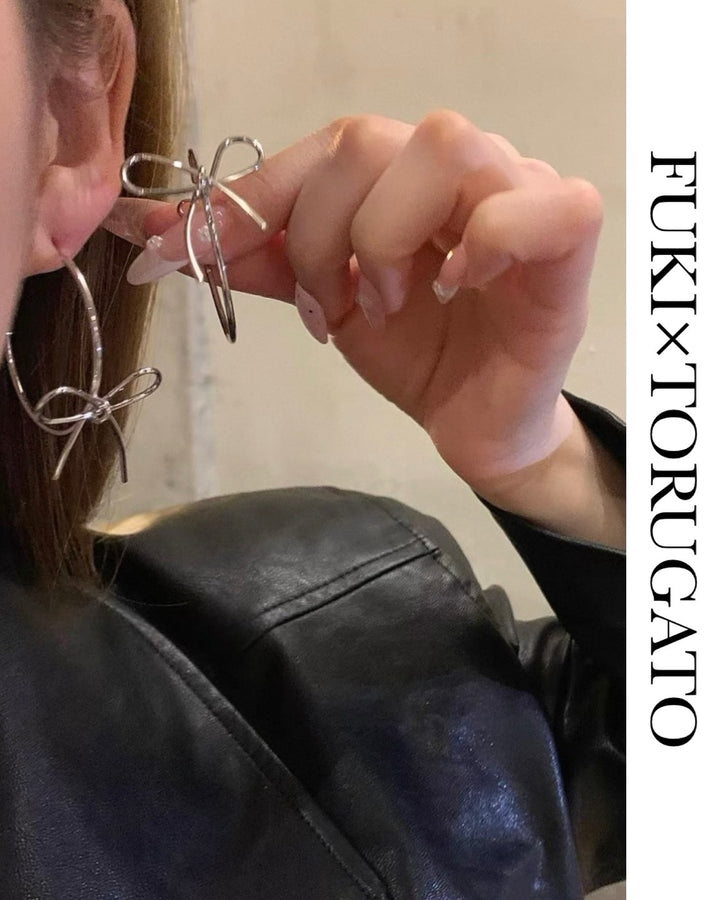 ワイヤーリボンフープピアス