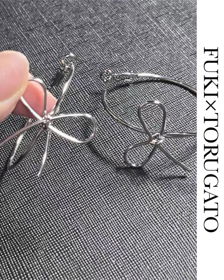 ワイヤーリボンフープピアス