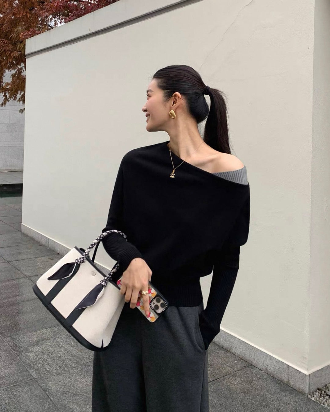 オフショルダーリブニットトップス