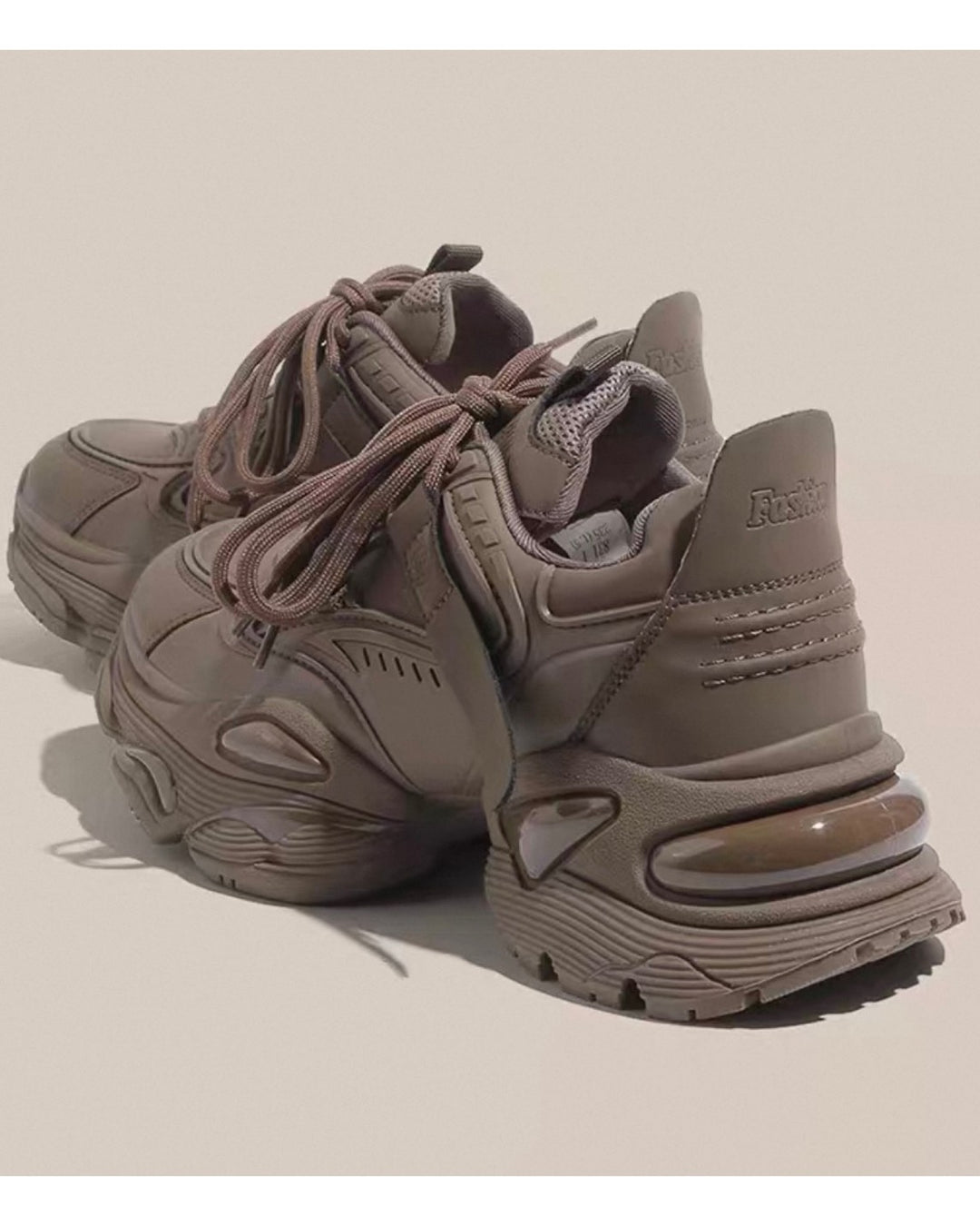 ハイテクダッド厚底スニーカー