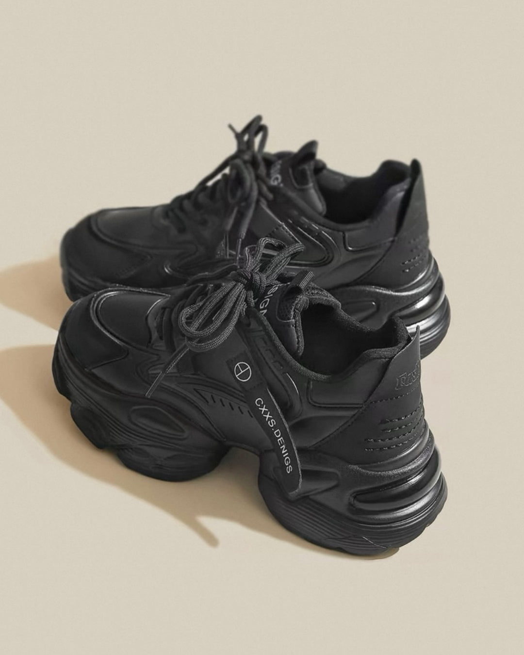 ハイテクダッド厚底スニーカー