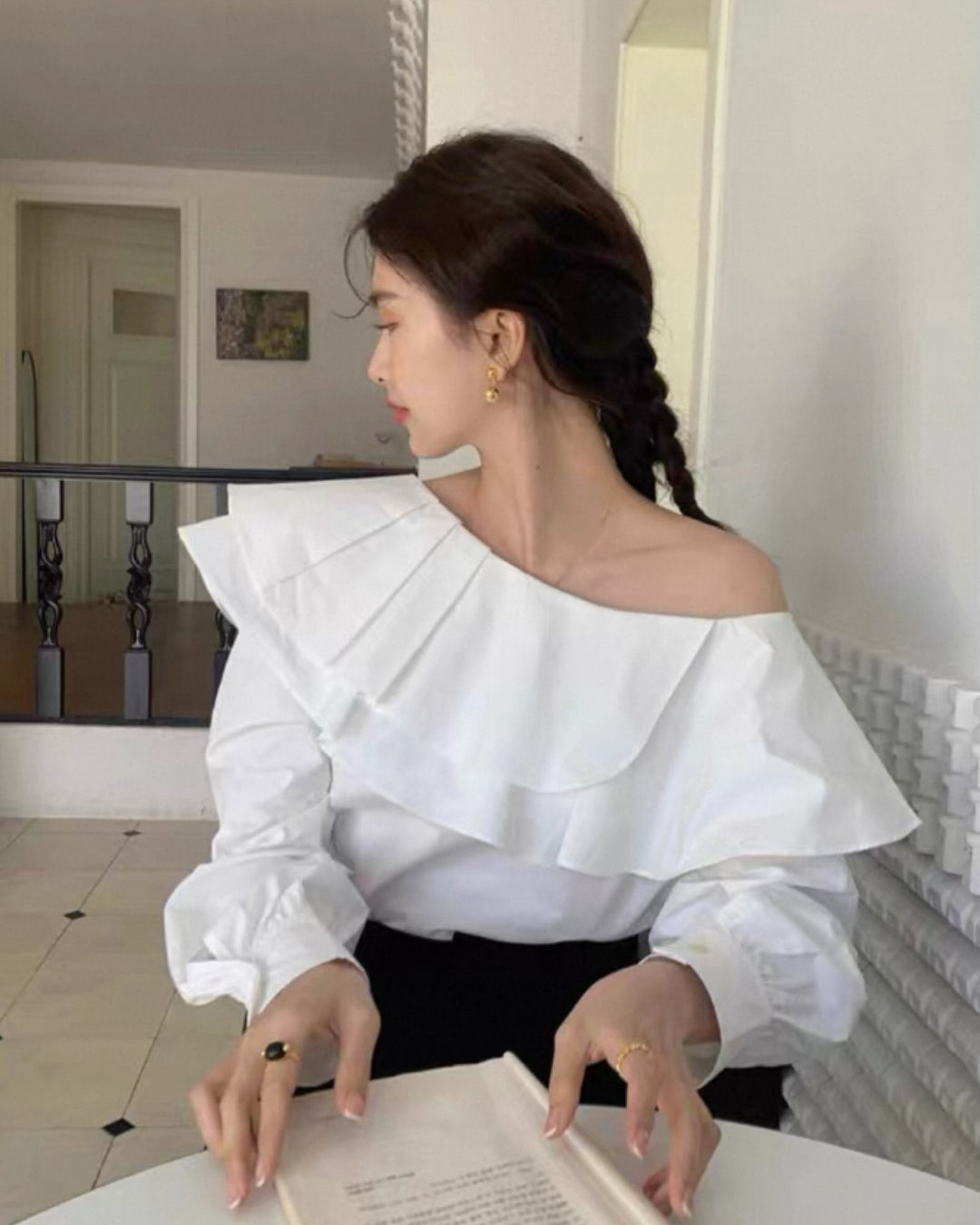 アシンメトリーオフショルダーブラウス