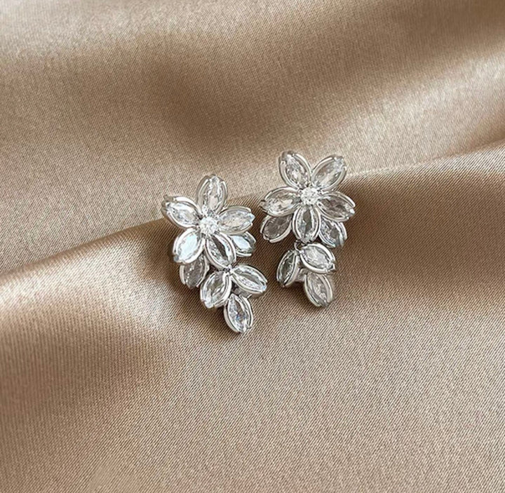 フルールビジューピアス