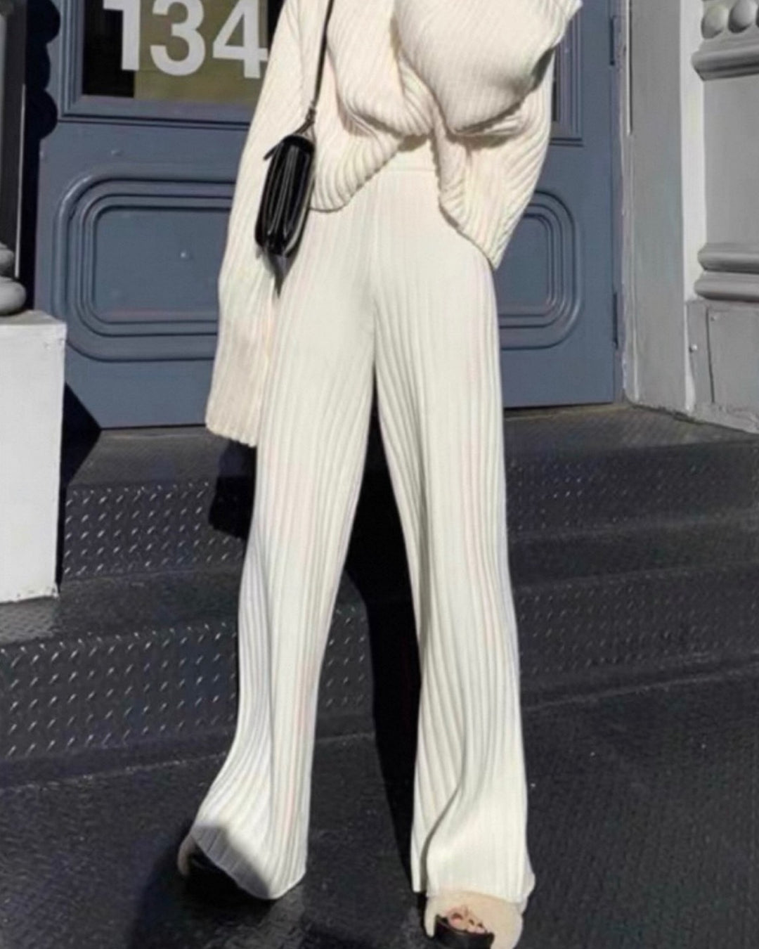 リブニットフレアパンツ