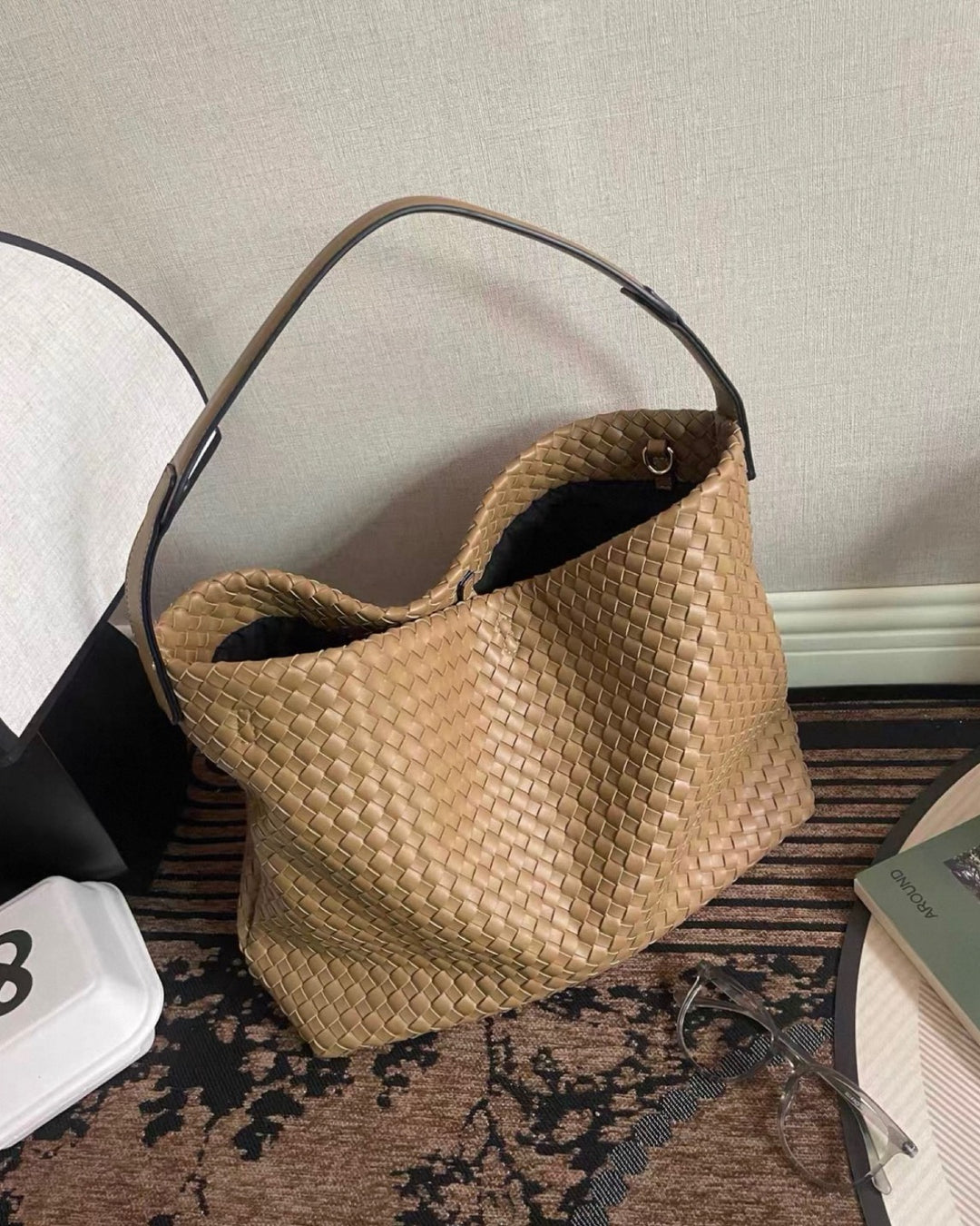 イントレチャートワンショルダートートバッグ