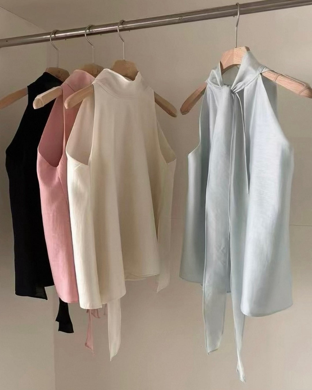 ホルターネックフレアブラウス