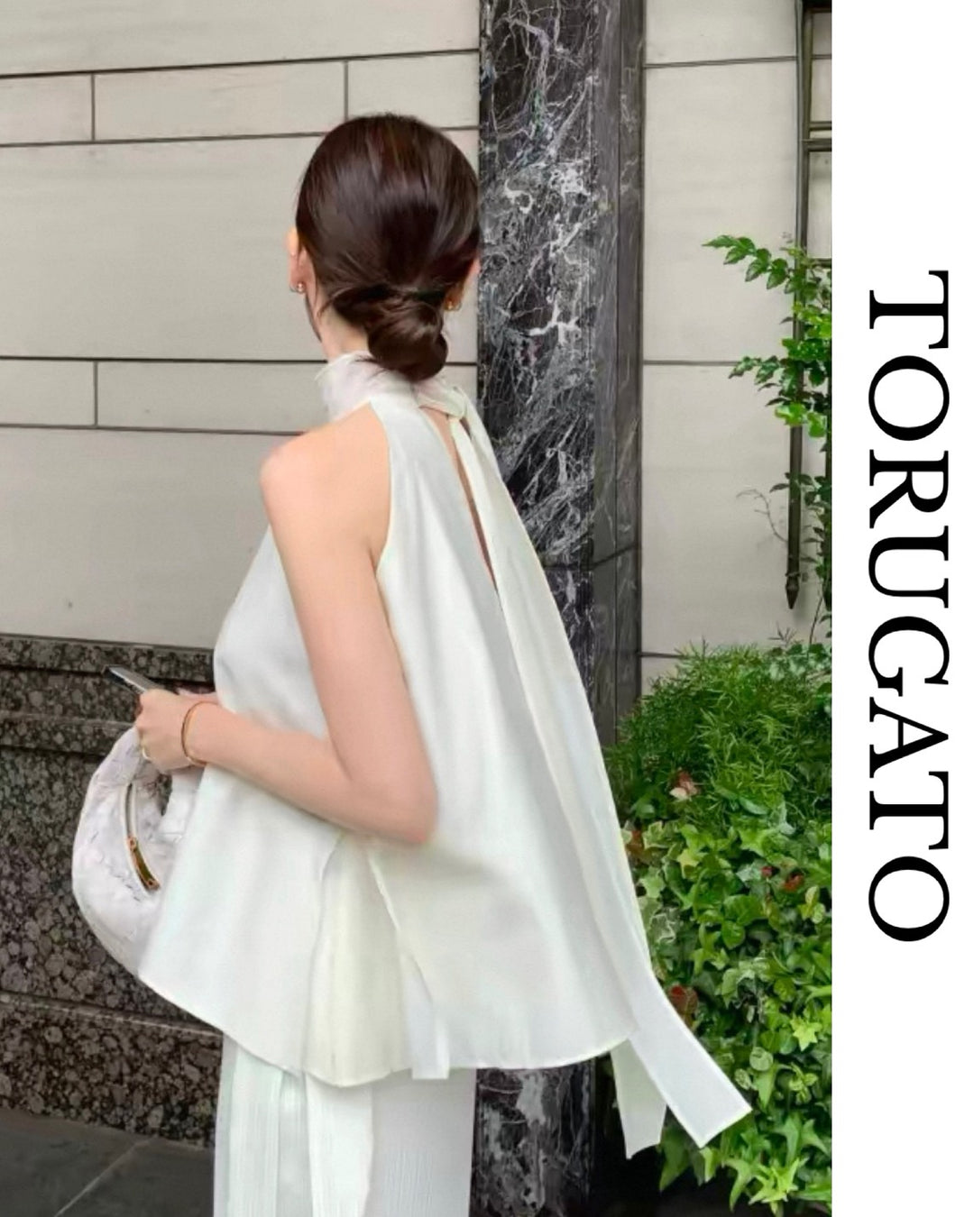 ホルターネックフレアブラウス