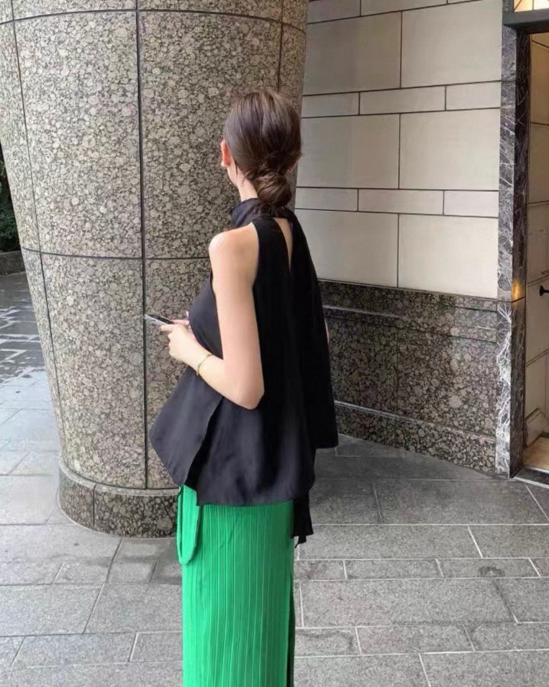 ホルターネックフレアブラウス