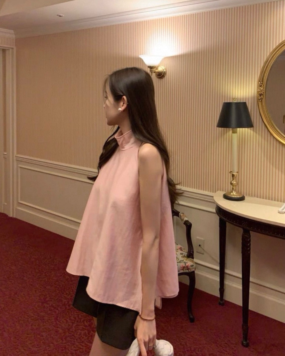 ホルターネックフレアブラウス