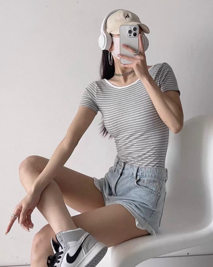 バックオープンTシャツ（ボーダー半袖）