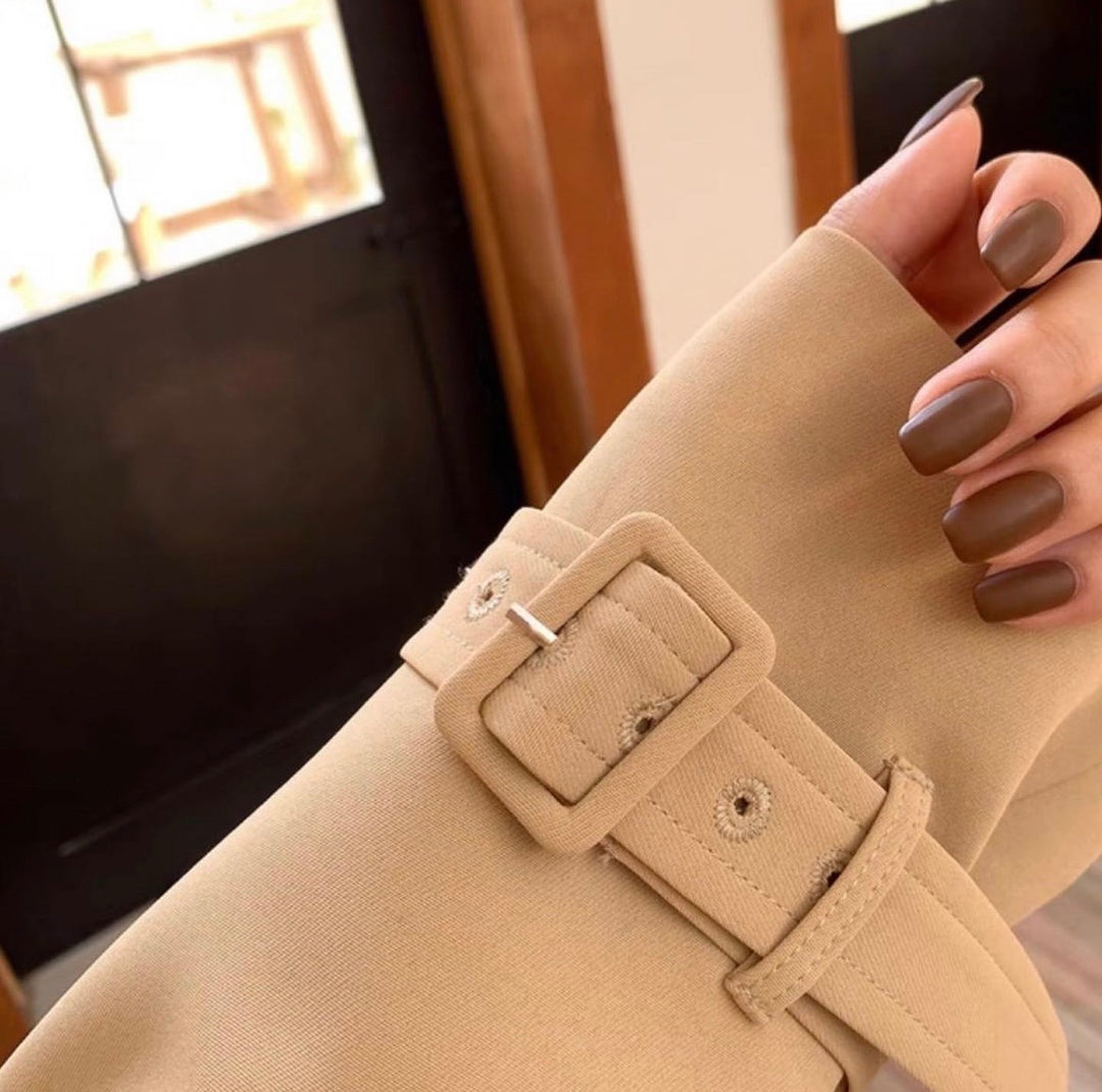 オフショルダートレンチコート