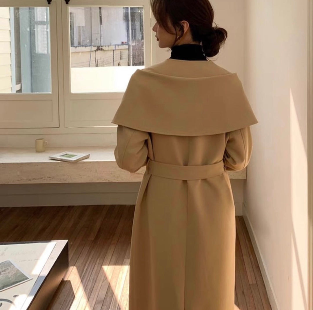 オフショルダートレンチコート