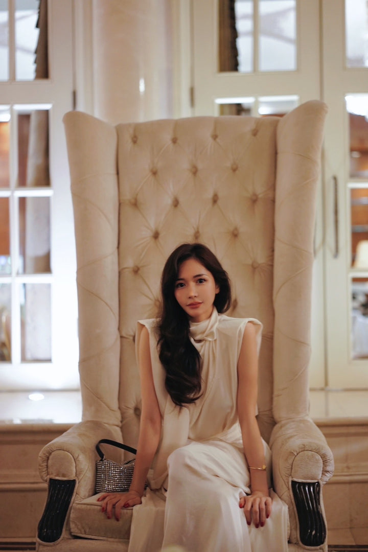 【3月末発送】Matte satin blouse with stole