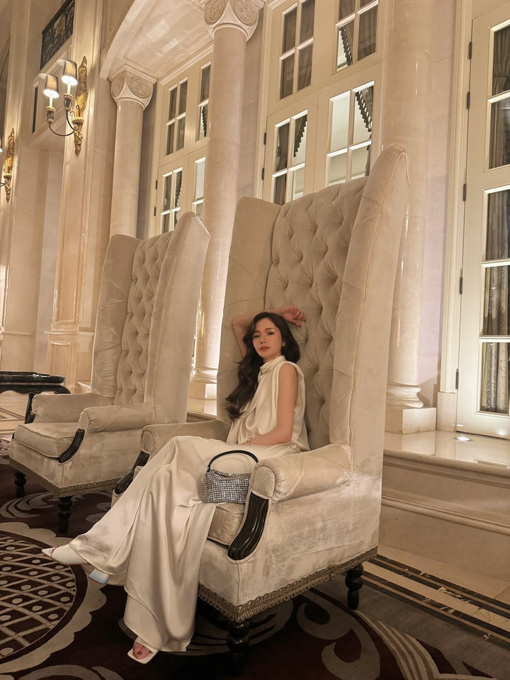 【3月末発送】Matte satin blouse with stole