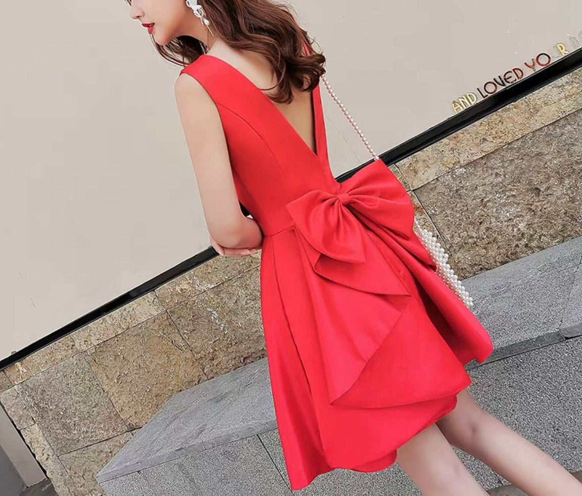 Back ribbon V neck dress [dress up]